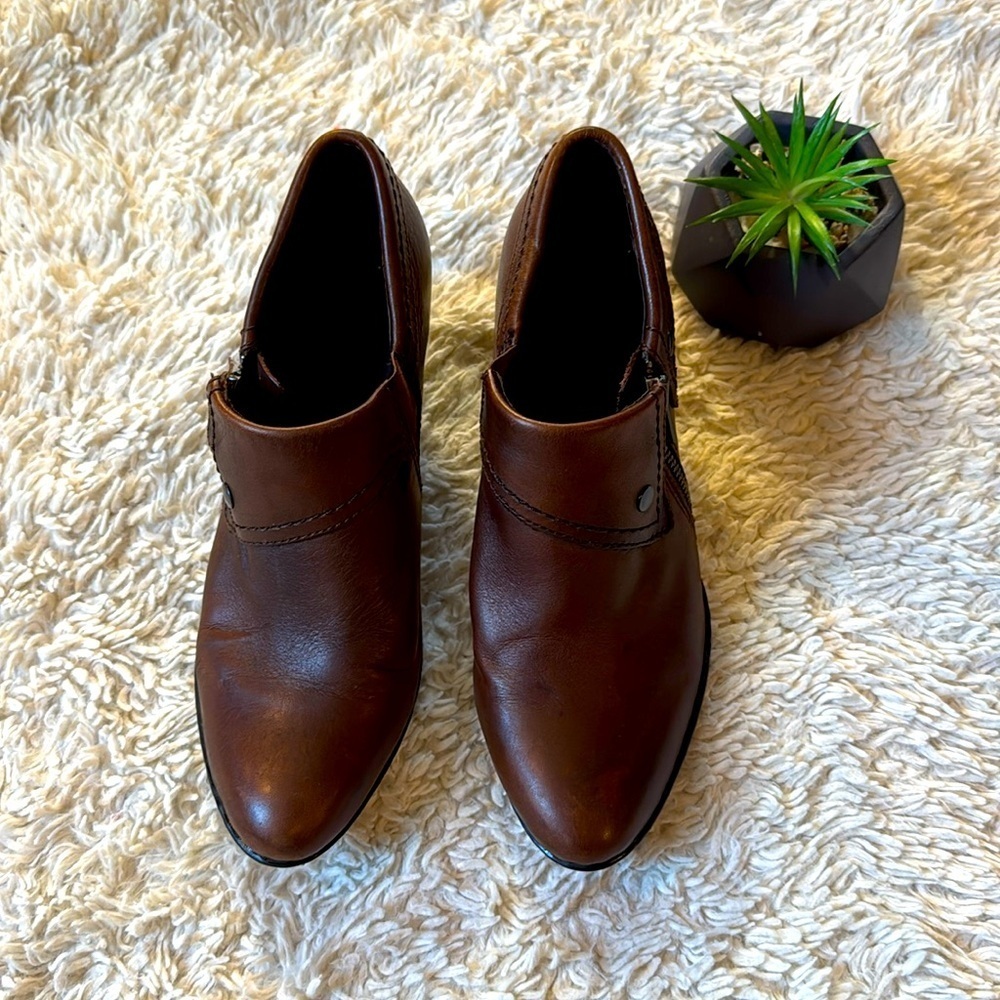 BORN Hand Crafted Brown Leather Side Zip Booties Shoes Women US 8.5